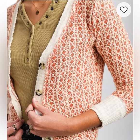 Buckle Gilded Intent Raw edge button down cardigan
Ribbed trim - Picture 3 of 13